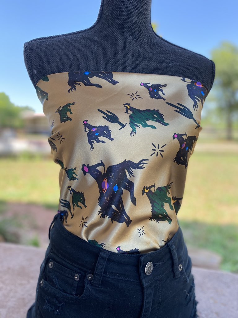 DaisyIfYouDoCo1's tweet photo. Thank y’all for 12k IG followers!! Time for a giveaway 🥳
• To win a custom pair of @alittletouchof2 shoes &amp; a custom DiYDCO wild rag 👇🏻
1) Retweet this
2) Tag 3 friends
3) Must be following all @alittletouchof2 &amp; @DaisyIfYouDoCo1 social media pages! https://t.co/nsHXR8A1zr