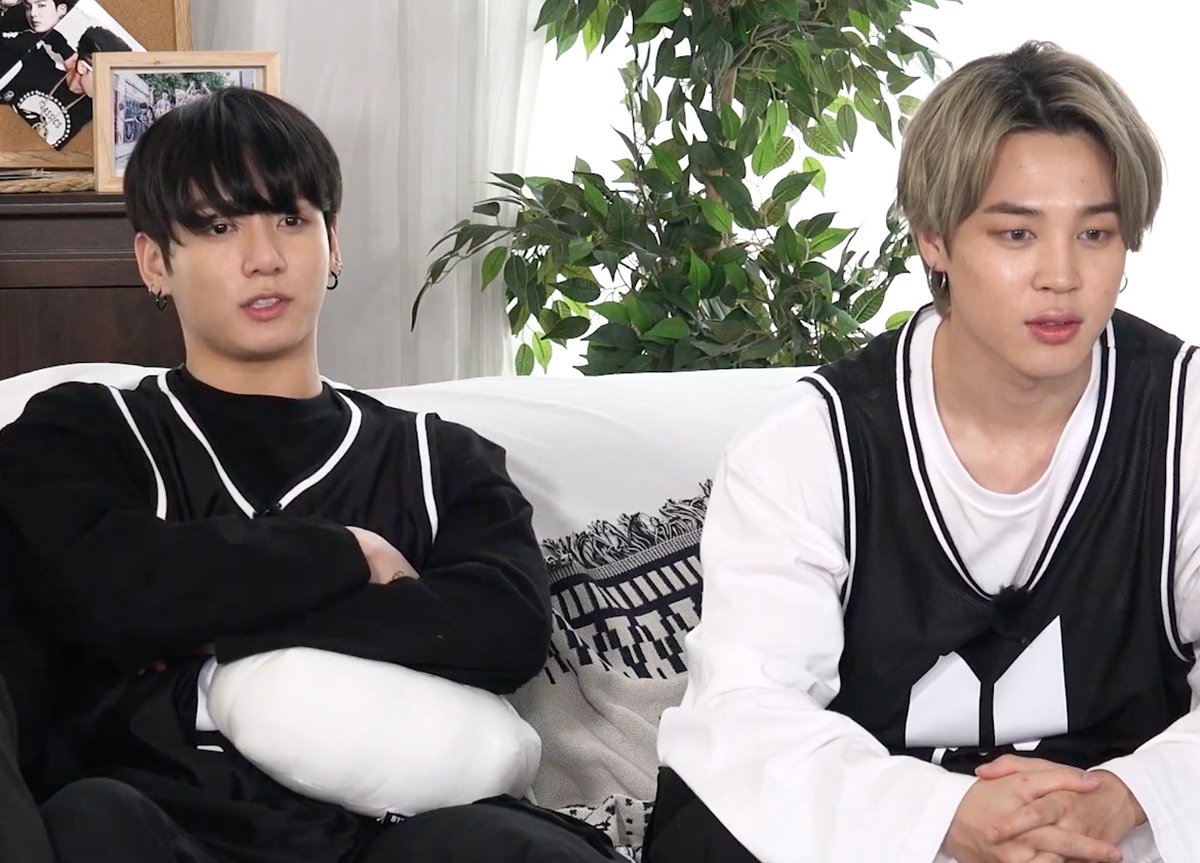 jiminkissed's tweet photo. HOLD ON..........DID JIMIN GIVE JUNGKOOK HIS EARRING 🥺🥺🥺 https://t.co/wlPyZYnE2m