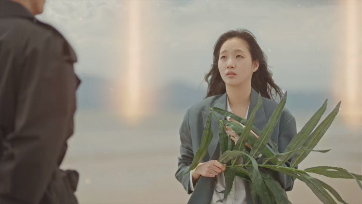 iconickdramas's tweet photo. HELP lee gon brought leaves because they might end up in paleolithic period where people don't wear clothes 🤣🤣🤣

he's effortlessly funny! #thekingeternalmonarch
#thekingeternalmonarchfinale https://t.co/d3BfdLa52f