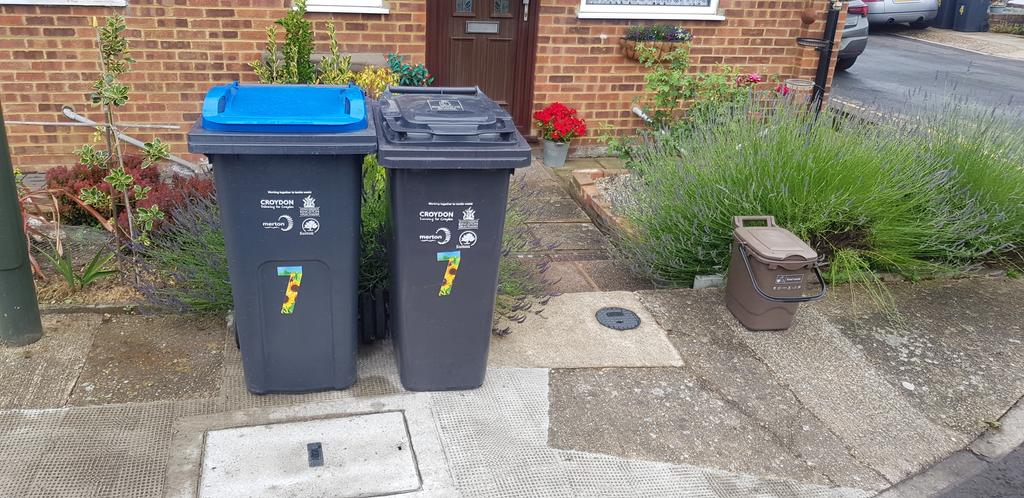 @GapRoad_SW19 @Minxky999 @carlquilliam @cllr_alambritis @UKLabour @WimbledonLabour @MertonBinBot @MertonIssues @MertonMatters @MitchamSociety @pippamaslin @SaveWimbledon Oops almost forgot bins uncollected today @Merton_Council @VeoliaUK why? Come get them it's what we pay you for. #muckymerton #mertoncouncil #Merton #failure #fail @Siobhain_Mc @cllr_alambritis @MertonLabour #sackthemall