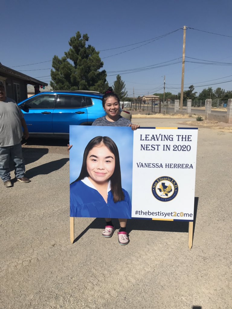 aluna0707's tweet photo. Hard work 😓 pays off 🎓🦅👨‍🎓👩‍🎓#sehsthebest #drlunasclass #SEISDinspires https://t.co/wRuIpk3Ryh