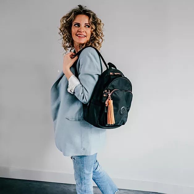 kipling_Ksa's tweet photo. Dressed for success! Level up your work outfit for all the virtual meetings of the day #LiveLight 

#LiveLight #Kipling #kiplingsaudiarabia #kiplingminitravel #Kipling #kiplinglivelight #kiplingbackpack #saudiaarabia #KSA #jeddah #riyadh #saudiaarabia #bags #travel #lovekipling https://t.co/KU4bLlYKKT
