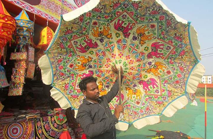 indiainmedan's tweet image. #ExploreIndiaSeries: One of most colourful handicrafts of Odisha is appliqué work in Pipli Crafts Village, near Bhubaneshwar, where traditional techniques continue to flourish. Use of pieces of fabric &amp;amp; round mirrors are characteristic of this art. @odisha_tourism @PIBBhubaneswar