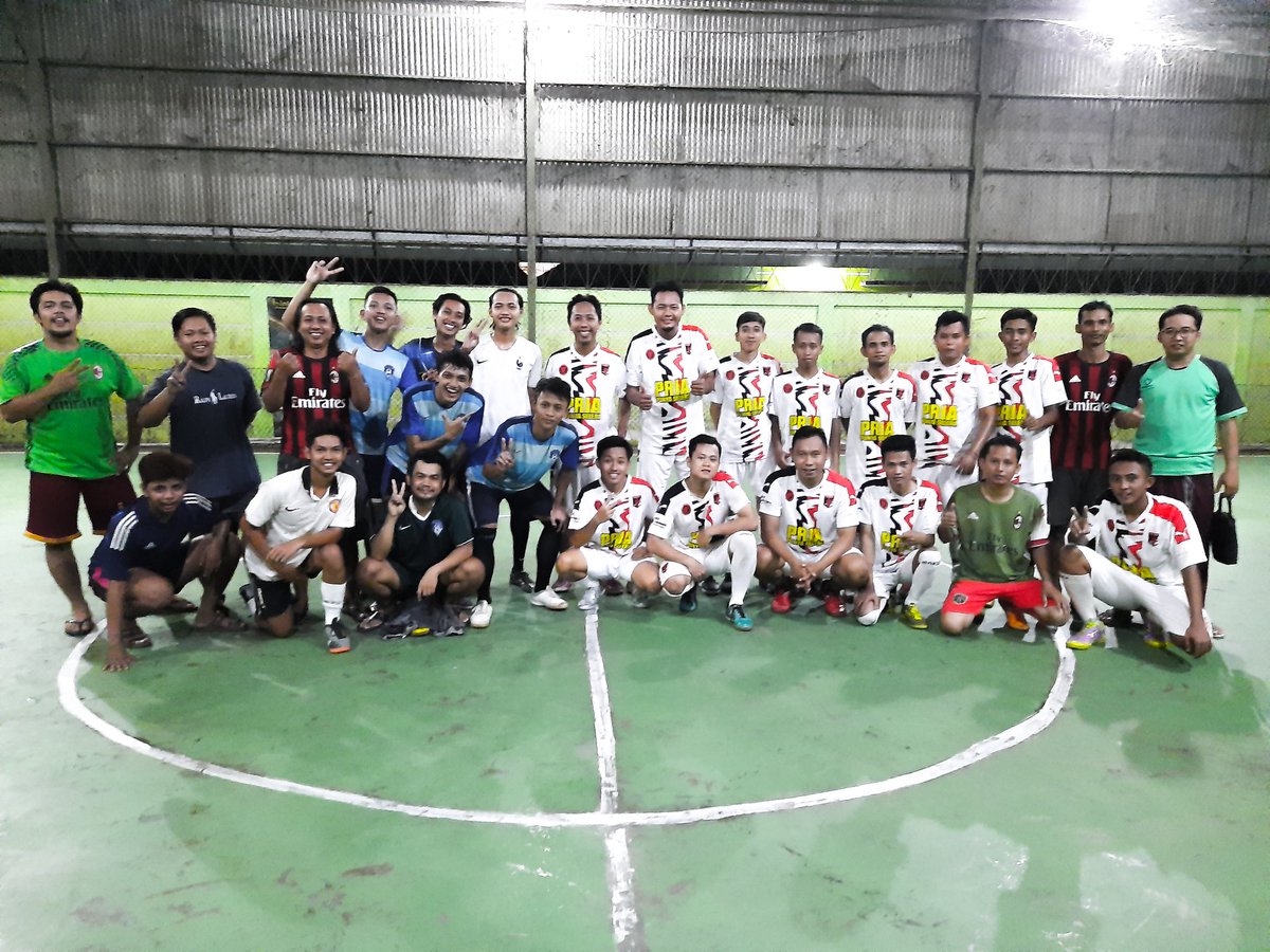 misezdemak100's tweet image. Grazie buat dasiman Milde atas futsalnya malam ini, grazie juga buat Drengingi Fam&apos;s atas sparingnya. Sampai jumpa di futsal berikutnya.
.
#sparingfutsal #futsalsehat #WeAreDasiman #ForzaMilde #ForzaMilan🔴⚫