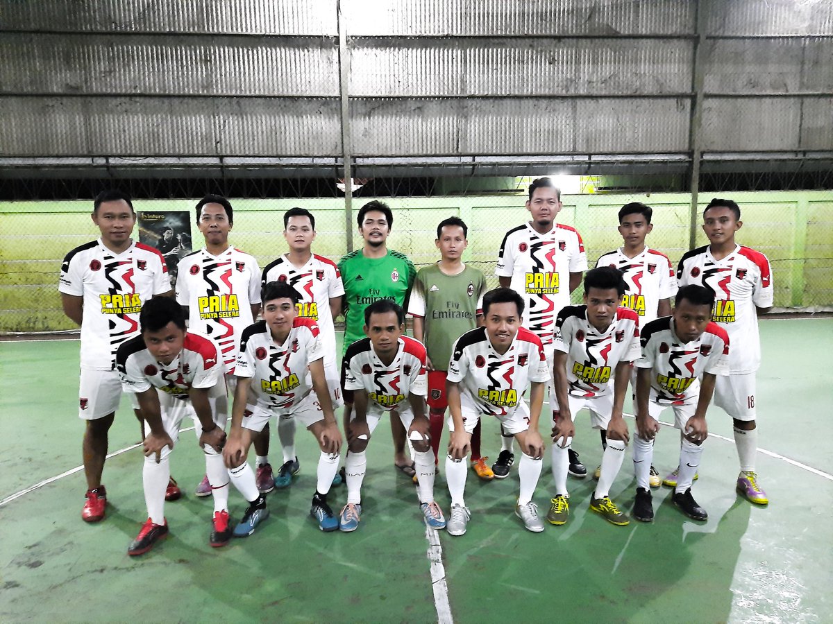 misezdemak100's tweet image. Grazie buat dasiman Milde atas futsalnya malam ini, grazie juga buat Drengingi Fam&apos;s atas sparingnya. Sampai jumpa di futsal berikutnya.
.
#sparingfutsal #futsalsehat #WeAreDasiman #ForzaMilde #ForzaMilan🔴⚫