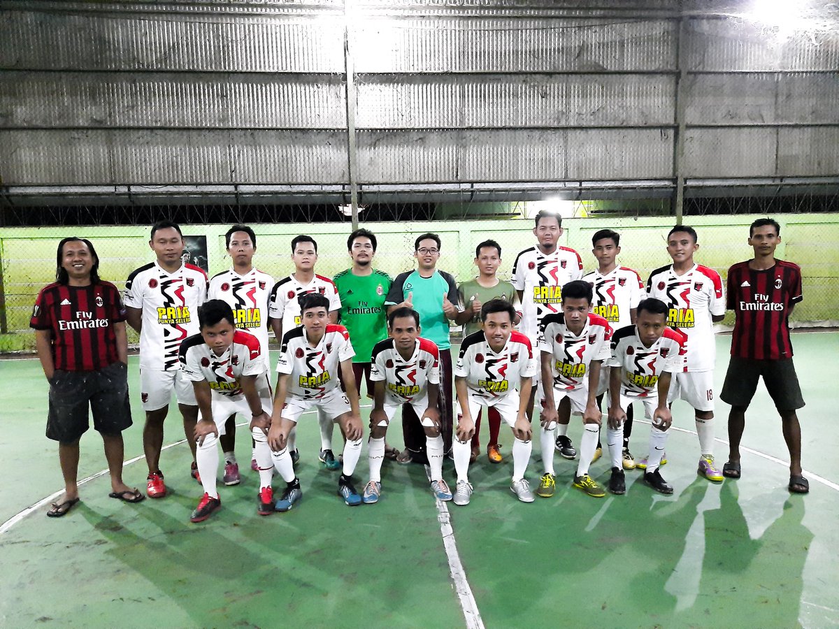 misezdemak100's tweet image. Grazie buat dasiman Milde atas futsalnya malam ini, grazie juga buat Drengingi Fam&apos;s atas sparingnya. Sampai jumpa di futsal berikutnya.
.
#sparingfutsal #futsalsehat #WeAreDasiman #ForzaMilde #ForzaMilan🔴⚫