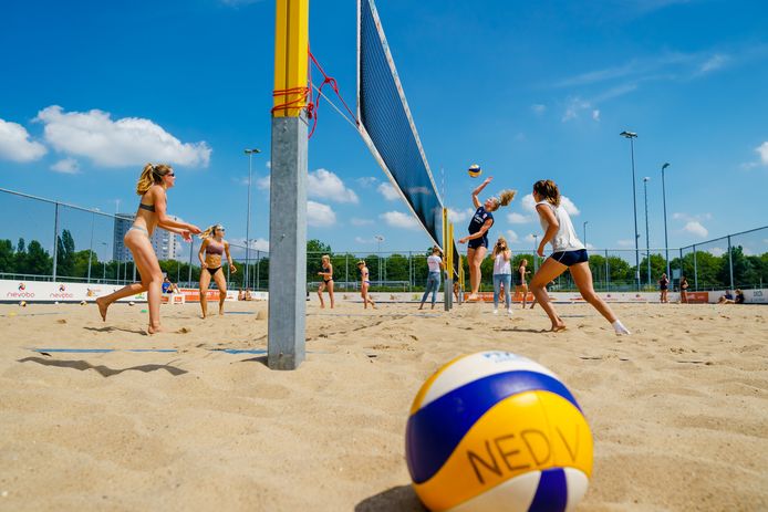 Beach versus zaal: volleybalsters hebben competitie enorm gemist ad.nl/article/~aa901…