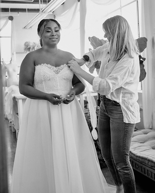 Brides! We are taking appointments for July & beyond! Scheduling page now available on our website! I can’t wait to see y’all again 💕💕💕
.
.
.
Model shalondozier thedozieragency 
Photographer davidstudarus 
#amandajamesbridal #customgown #custombridal #losangelesbridal #brideto