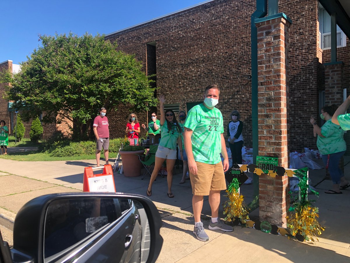 amt_6262's tweet photo. Thank you @gbefcps for an amazing 6th grade https://t.co/62Yf4i9nNO’s cheerful, festive and all around awesome.The staff is making each grad feel so special and loved—perfect end to our time at GBE.💚@pe_gbe @GBE_Art @GBECounselors @GbeBand @GBE_music @MrPietzman @NatalieLorenzi https://t.co/TyA8h98yva