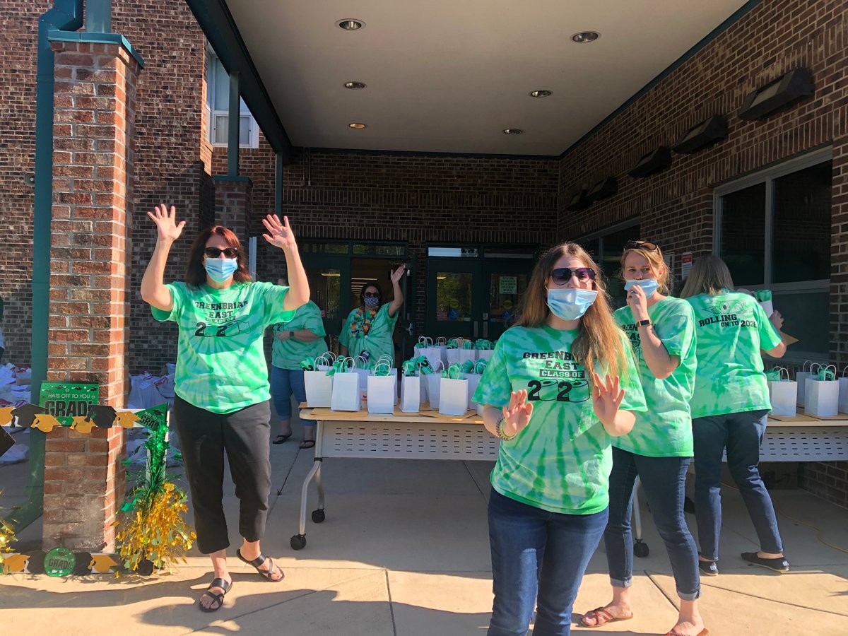 amt_6262's tweet photo. Thank you @gbefcps for an amazing 6th grade https://t.co/62Yf4i9nNO’s cheerful, festive and all around awesome.The staff is making each grad feel so special and loved—perfect end to our time at GBE.💚@pe_gbe @GBE_Art @GBECounselors @GbeBand @GBE_music @MrPietzman @NatalieLorenzi https://t.co/TyA8h98yva