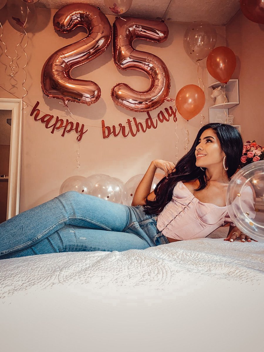 MissRDUS's tweet photo. Happy birthday to you, happy birthday to you, happy birthday dear #MissRDUS 2019, Esther Céspedes, HAPPY BIRTHDAY to you!!! 🎼 🎉🎈🥳 We love you! https://t.co/Y8VCEutQup