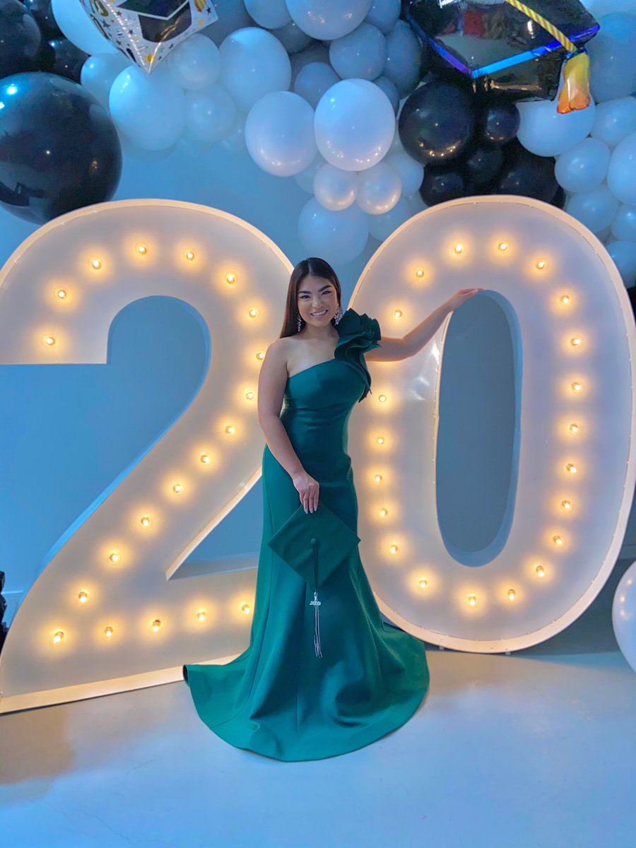 catheryyne's tweet photo. CLASS OF 2020! 🎓 https://t.co/6S65OLljZI