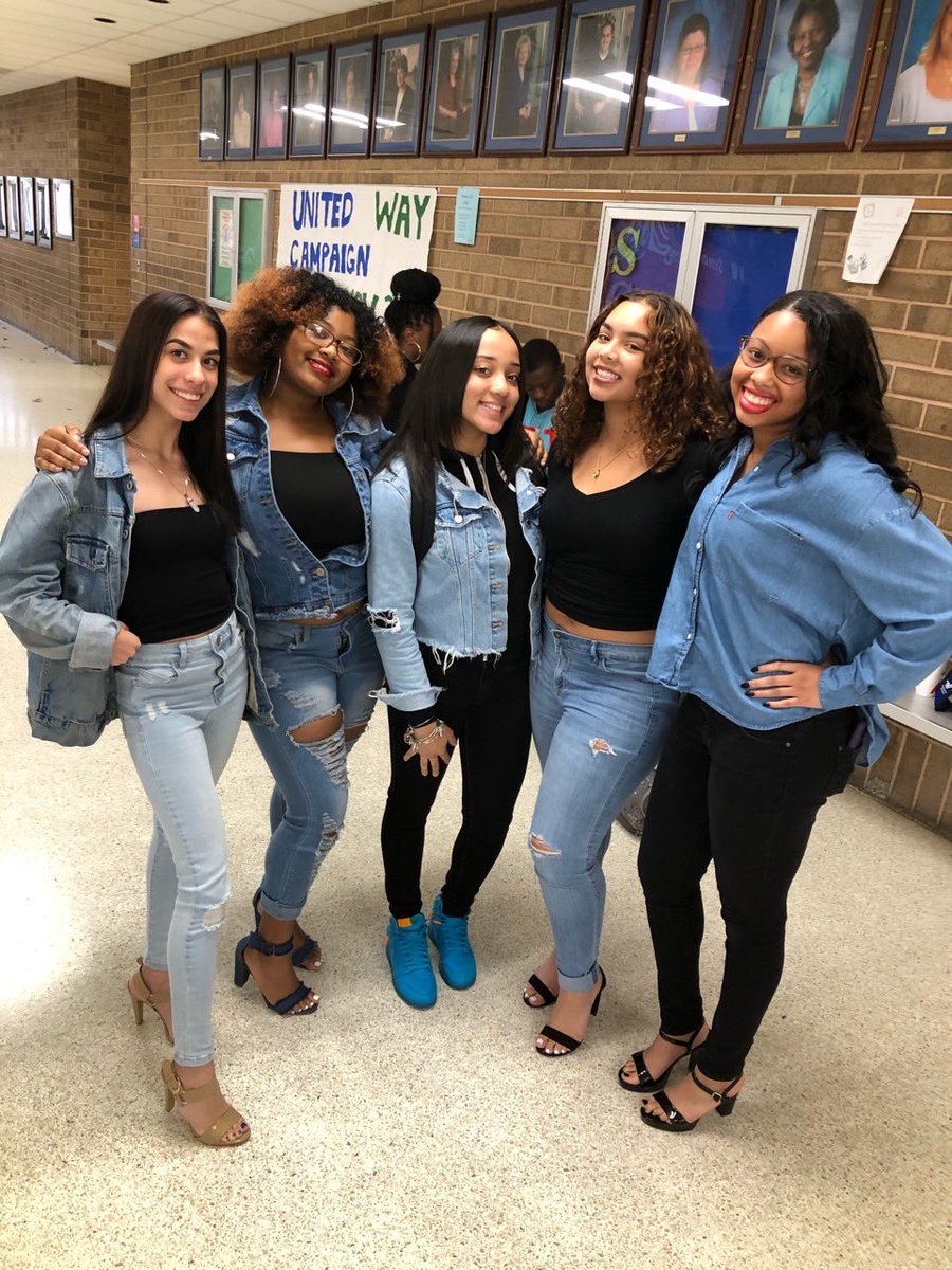 greenrun_cheer's tweet photo. Congratulations to  the Class of 2020 Amazing GRHS Cheerleaders!! We are so proud of your accomplishments and we wish  much success on your future paths.. WE LOVE YOU ALL💚💙💚💙 https://t.co/VONXvkXBmc