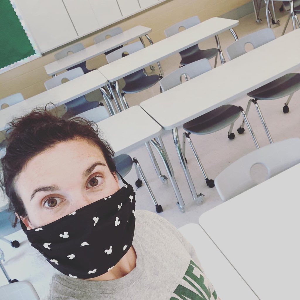 l_watson714's tweet photo. Year 7️⃣ was a weird one. I thought my class selfie tradition would be ruined, but luckily, some of my students helped me keep the tradition alive 🌟📸 #maloneyhs #maloneymym https://t.co/av3v7iSAFp
