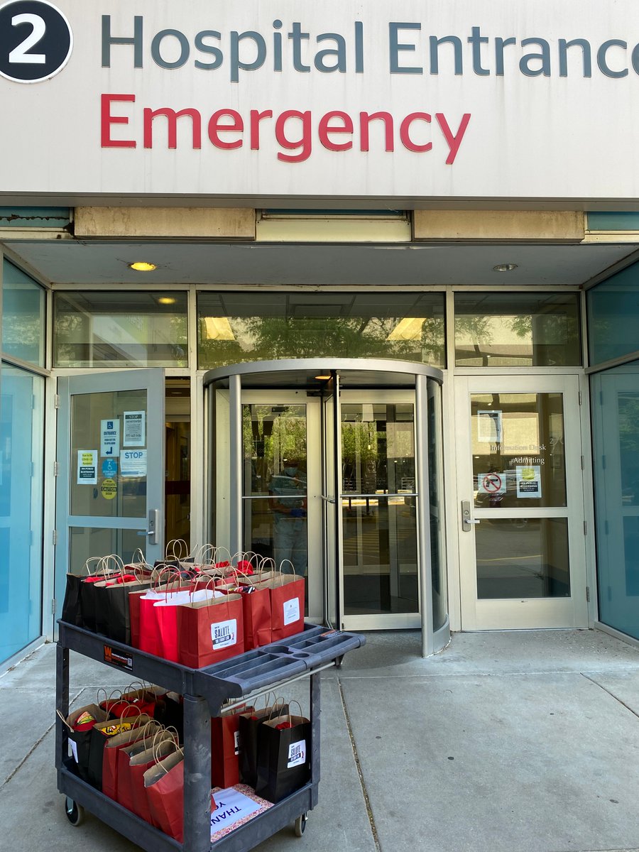 NHLBlackhawks's tweet photo. Today we're raising our sticks to salute the healthcare professionals at Saint Joseph Hospital in Chicago!

We dropped off lunch compliments of our restaurant partner @philstefani. 

#OneCommunity #EatDrinkLocal https://t.co/p4nVEIlYYl