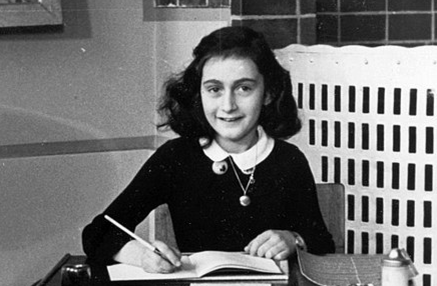 What advice and inspiration would Anne Frank provide us in order to face our turbulent challenges? Read Rabbi Musnitsky's latest Shabbat Note here: conta.cc/2MVdrQB 
#AnneFrank #ShabbatShalom