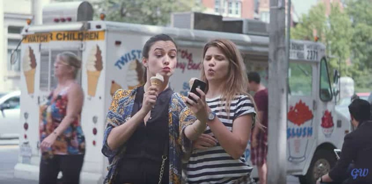 Наташа негованлис. Фергус риордан 2020. Наташа негованлис и элиз бауман. Юность стс. Милла йовович плохая мамочка.