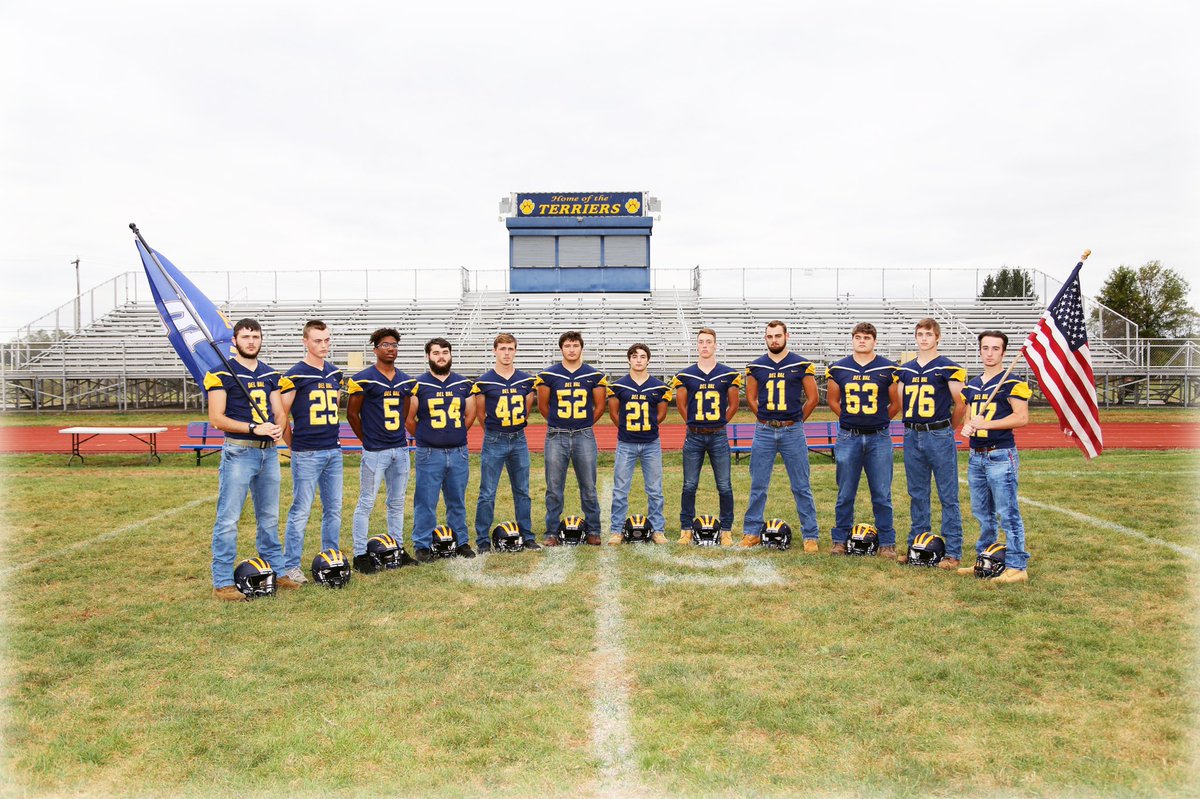 delvalfootball's tweet photo. Congratulations Class of 2020!!! So proud of each and everyone of these young men!!! Here’s to the next chapter!!! #alwaysaterrier #seniorstrong #DVFB 🐾🏈🎓 https://t.co/LZemeYw1xl
