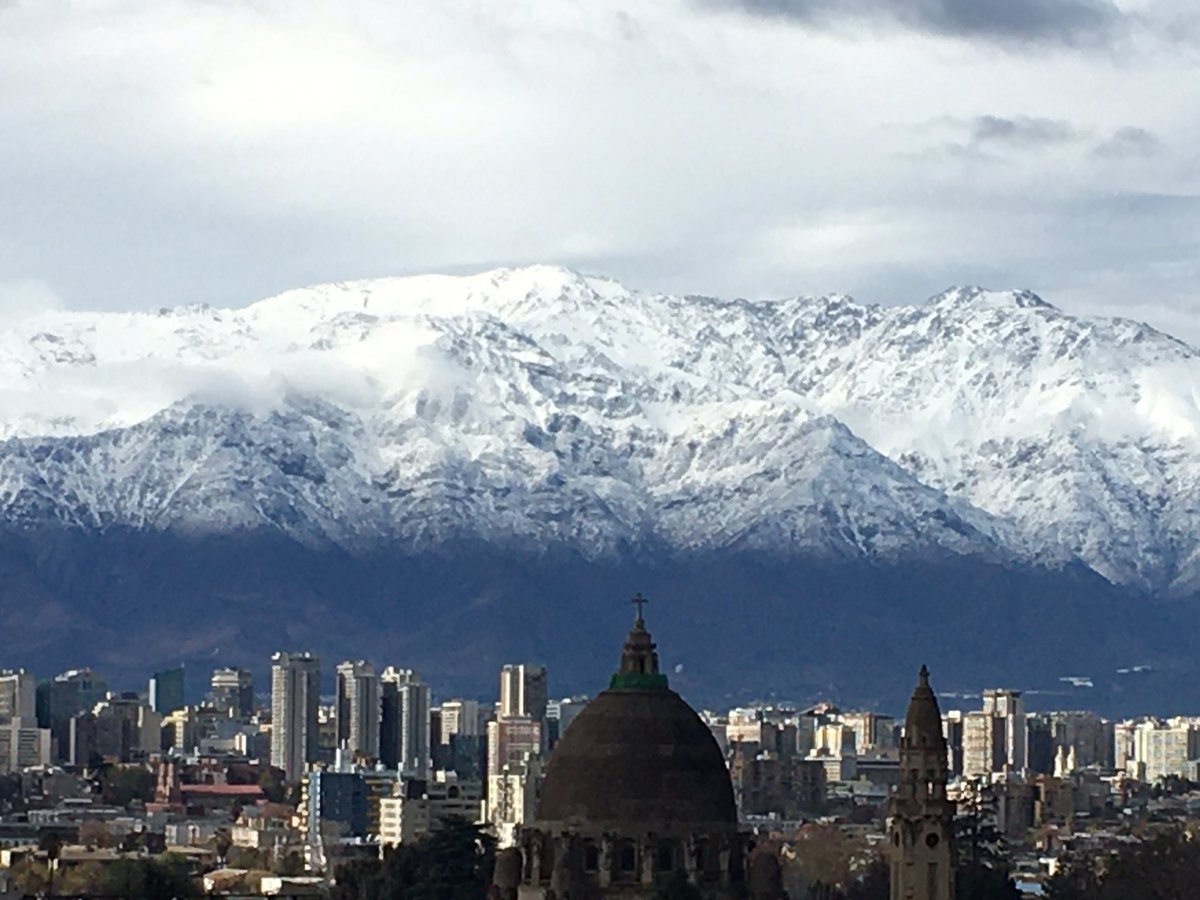 DeliaDG's tweet photo. 🇨🇱🎵...majestuosa es la blanca montaña que te dio por baluarte el Señor...🎵🇨🇱
una belleza de nuestro país, nuestra cordillera nevada  🇨🇱 https://t.co/BS3RfKfL8d