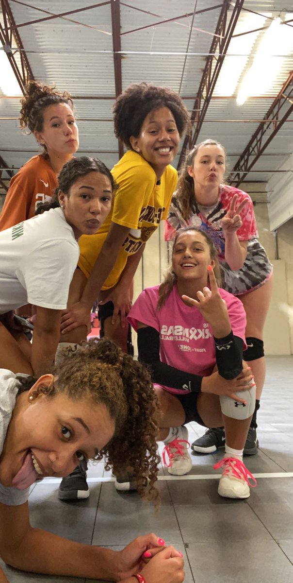 rmesa33's tweet photo. Had a blast serving rockets to these ladies this morning!
#gonnabesoretomorrow
#theyaight
#acemachine
@JaciMesa
@ryleerylee22
@kylam01
@GibsonJalyn
@MackenzieMahr
@leilasmallss
@AlamoVB https://t.co/OvDdy1P7nY