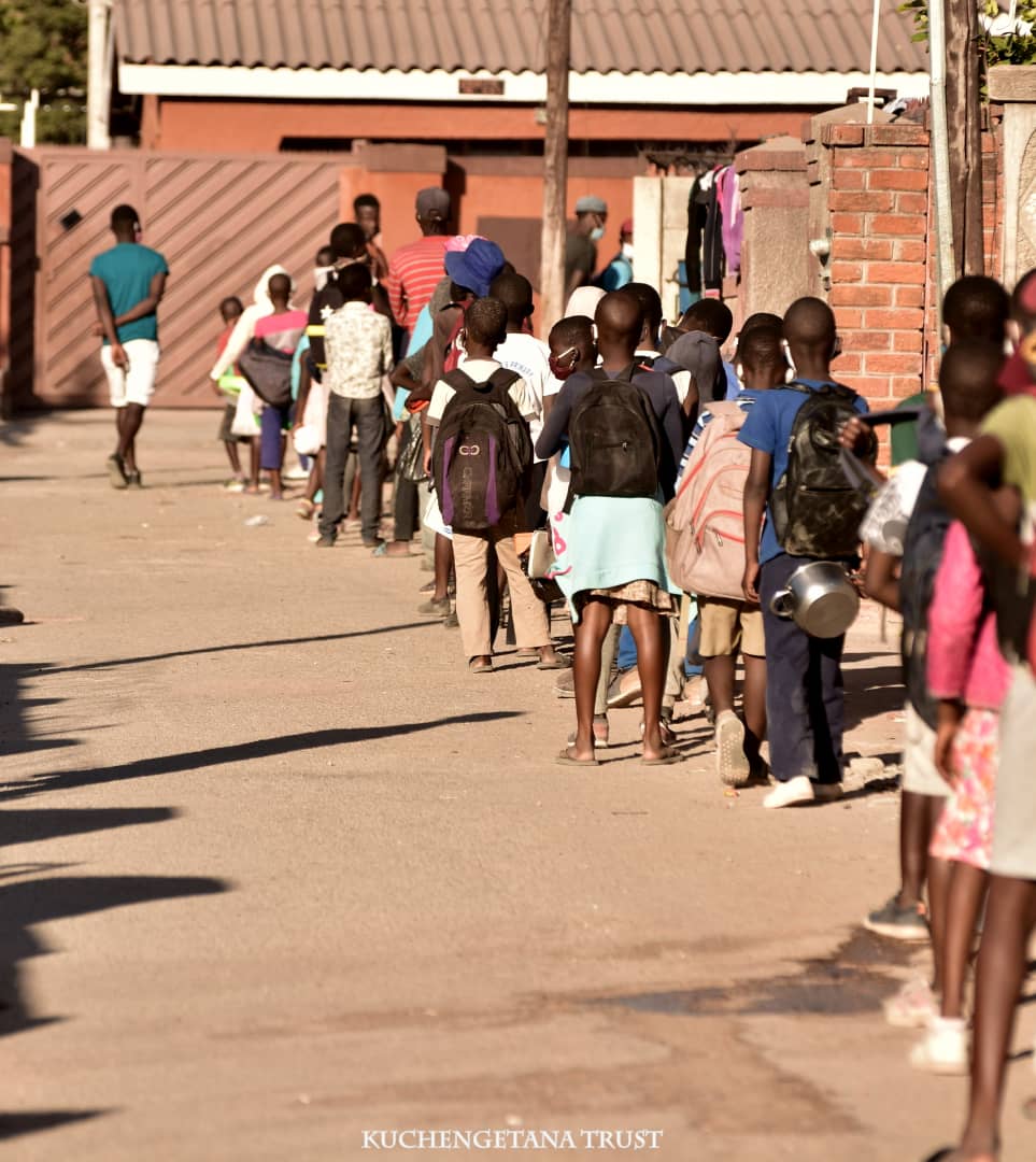 Semalho's tweet image. Day 59!!!
Porridge: 891
Supper: 1985
750 oranges shared amongst 891 children

Served Sadza and Soya Chunks

We used 

120kgs mealie meal
10 bottles of peanut butter
2.5kgs salt
12kgs sugar
5x5kg Soya Chunks
4l cooking oil
250 tomatoes
40 onions
20 royco pkts