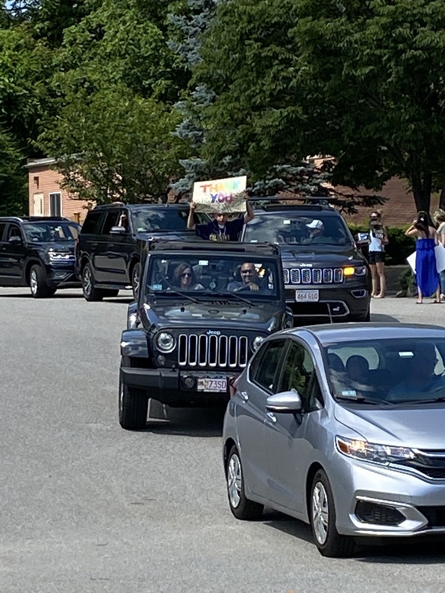 wlbell630's tweet photo. 4th grade car parade in the hot sun. Couldn’t have been more perfect! 🎓☀️ #PatonPRIDE #ShrewsburyLearns https://t.co/iRWeXwuCoJ