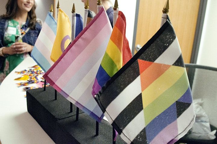 Multivarious tweet media