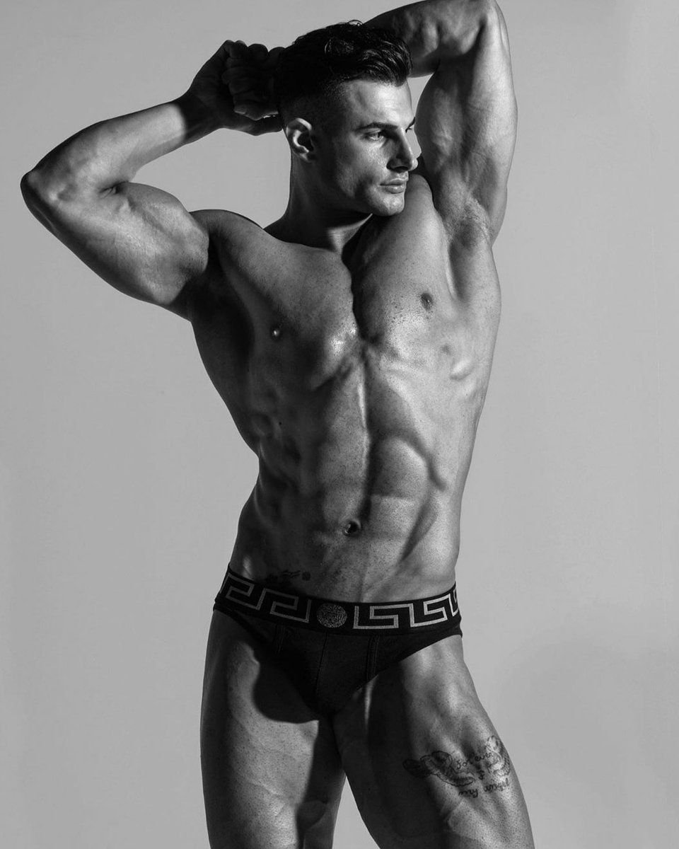 handsomehunks50's tweet photo. But without the dark, we’d never see the stars.
😉
@francescodellavedova__
#handsomehunk #handsome #bodybulding #fitness #model #photograghy #photoshoot #modelphotoshoot #handsomemen #handsomeguy https://t.co/AGJj3BFshd