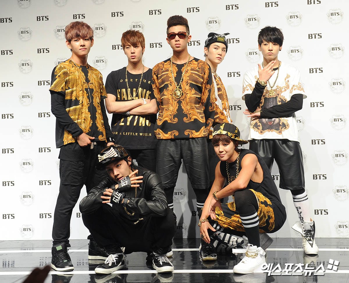 Дебют бтс 2013 дата. Бтс 2013 дебют. Когда был дебют бтс. Когда был дебют бтс. Бтс начало.