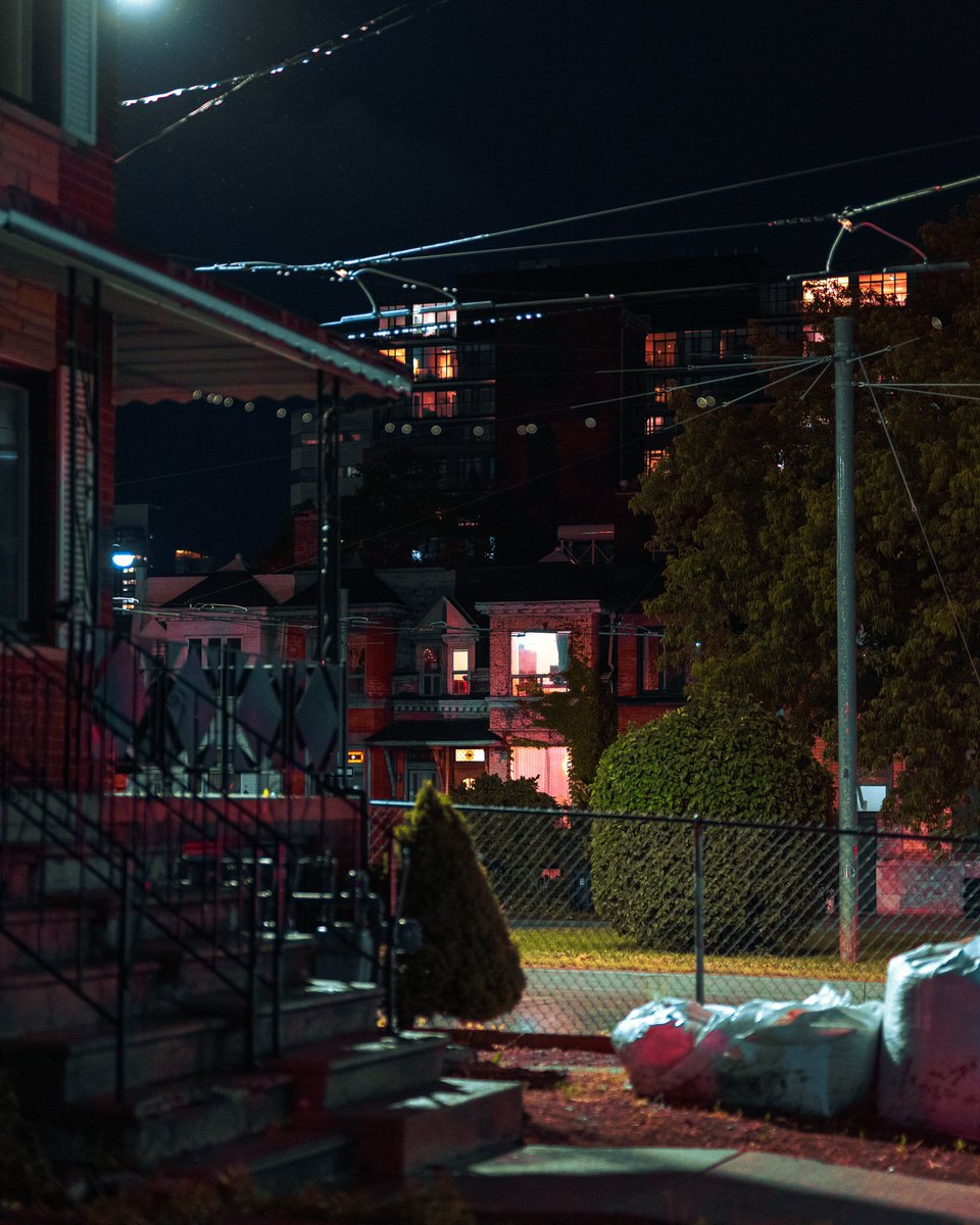hotshoedrew's tweet photo. Got caught in the rain taking these photos the other night.

#Toronto #Photography #UrbanPhotography #StreetPhotography #NightPhotography https://t.co/RQecBHThEq