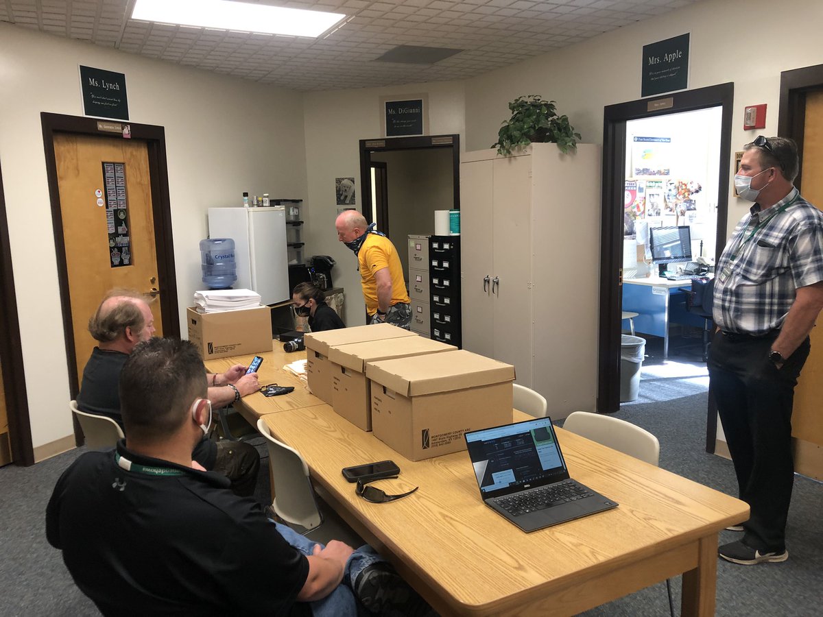 Agostinoni_Ron's tweet photo. Facilities, electrical and IT working today on preparation for @2020_shen commencement next week! #ShenHS #Shentogether https://t.co/QrMWB0PWVG