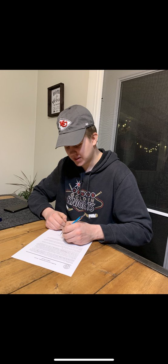 DylanBaker88's tweet photo. Excited to have signed a @NA3HL contract with the @WausauRWolves last night, going to be an exciting year https://t.co/Qal2SNOp1l