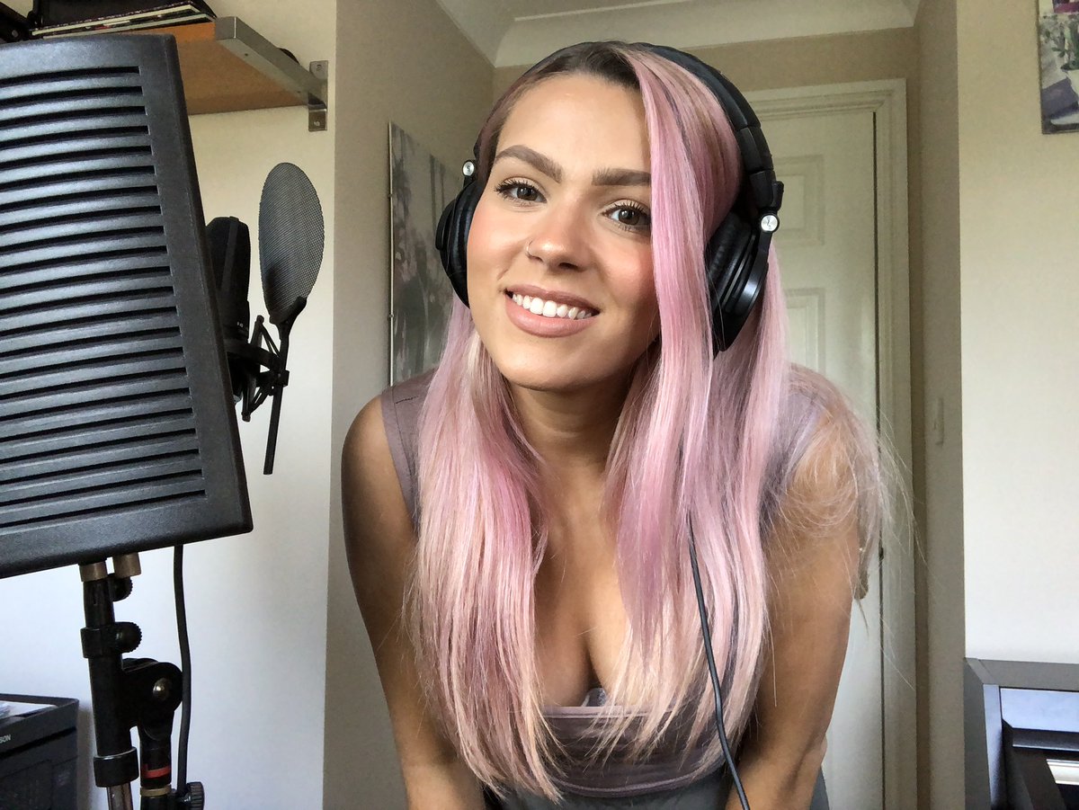 leahguestx's tweet photo. Crazy In Love - Acoustic Cover OUT NOW: https://t.co/Gw8UnrHFuo 💞💞💞 #singer #cover #acoustic https://t.co/Hs387ED12G