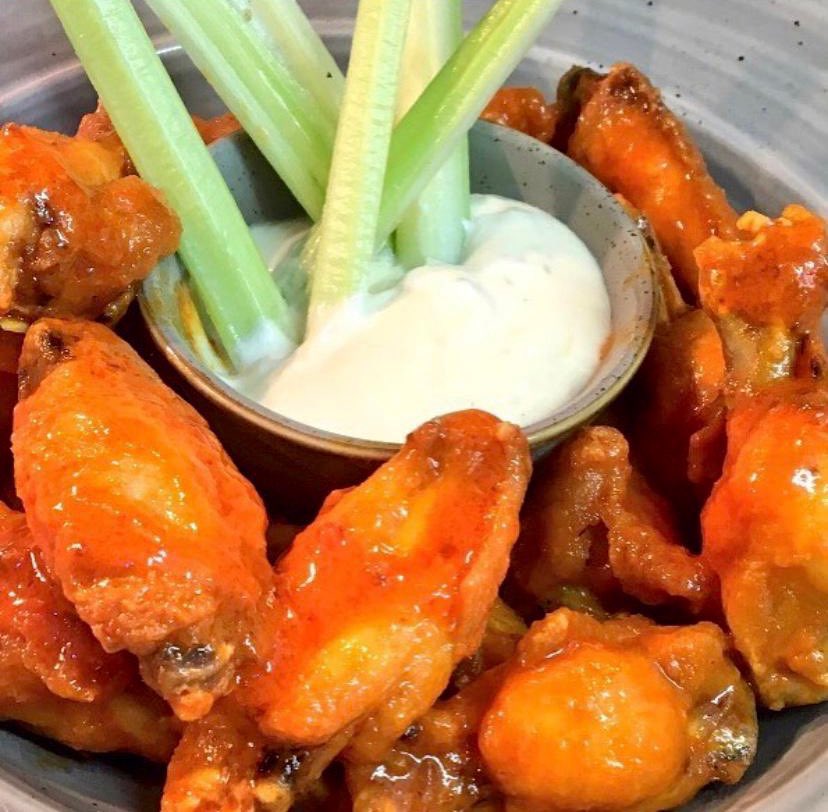 thesquarepopsup's tweet photo. Still a few slots available for tomorrow night #properchickenburger #properwings #propertakeaway 07391 676467 text to order https://t.co/TIRXb2ex5I