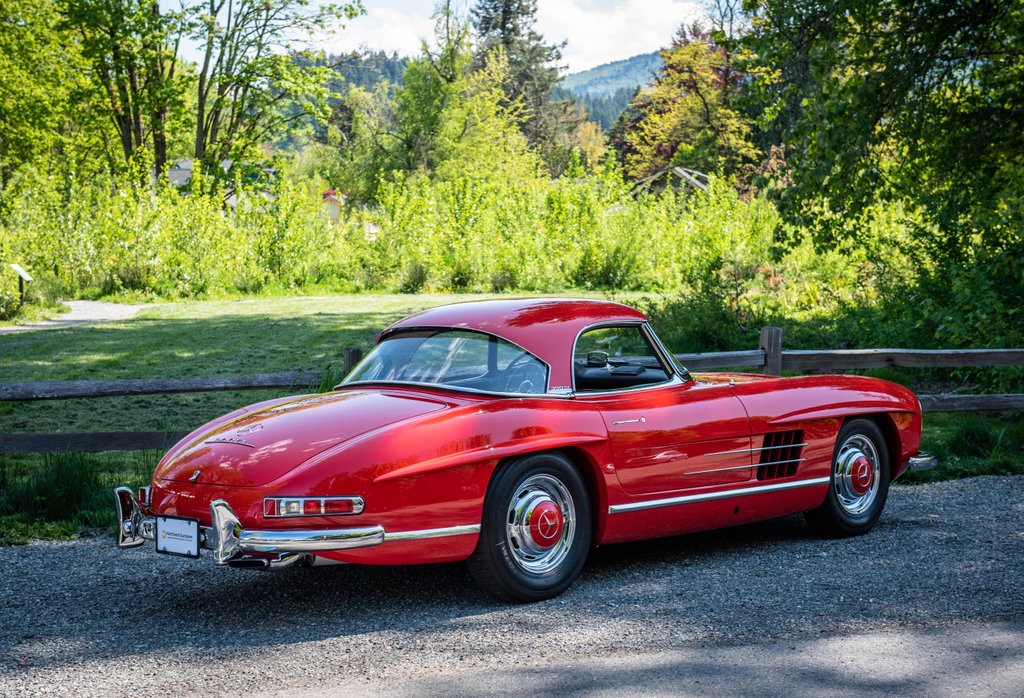 The factory hardtop really makes the lines of the roadster work. #300sl #300slroadster #mercedes #mercedesbenz #mercedesclassic #touring #hardtop #matchingluggage #concours 
#nweuro #neverstopplayingwithcars