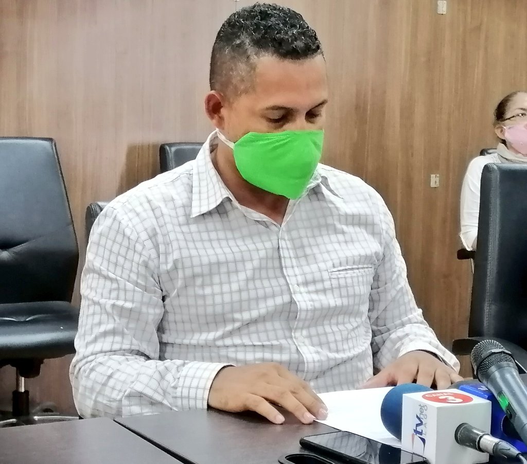 Gobersucumbios's tweet photo. Esta mañana el @Gobersucumbios @albaro_beltran con el compromiso de mantener una Gobernación de puertas abiertas, recibió un manifiesto de la Sociedad Civil y Comité de Usuarios del #HMVI a fin de articular el fortalecimiento de la atención en @Salud_Ec para la provincia. @Lenin https://t.co/uwEsfUoh6D