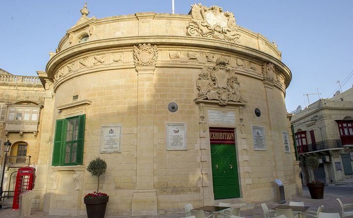 What’s all this talk about this building being demolished? Have we gone completely Insane?   timesofmalta.com/articles/view/…