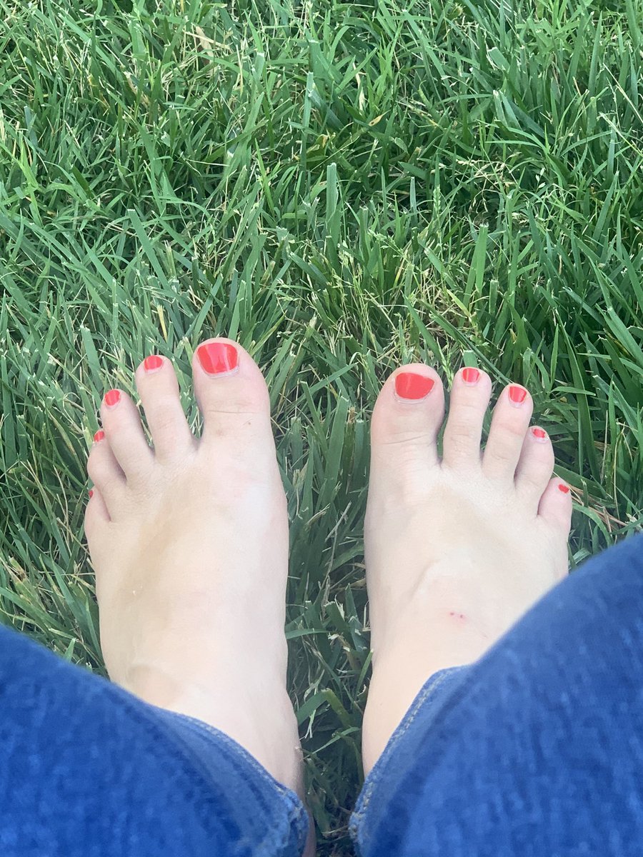 Toes in the grass on a beautiful summer day.  Who wants to honor of being the blades of grass under my feet? 

#findom #findomme #goddess #footgoddess #footfetish #spoilme #humanatm #tribute #phrendly 

 <a href="/a120mph/">🔥| PIGGY | 👑 18K🔥</a> <a href="/Afrenchpuppy/">RT🐶❤👑9.6K</a> <a href="/RTfeetdom/">DOMINANT FEET™</a> @RTfindomfeet <a href="/RT4feet/">Original @RTfeet</a> @ElitePromoFeet