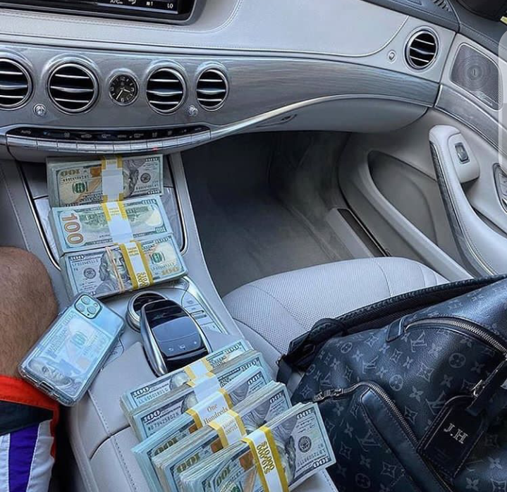 BradVictor7's tweet photo. Sugar babe needed, I want you to spoil my money, I'm gonna pay you $5000k for per week allowance, I'm not the type that ask for gift card online, my money is just fucking too$🤑
#sugarbabybeauty #sugardaddyus 
#sugarbabyslim #SugarBabieswanted 
#sugarbabybeauty
#SugarBabiesNeeded https://t.co/c31GcnCY89