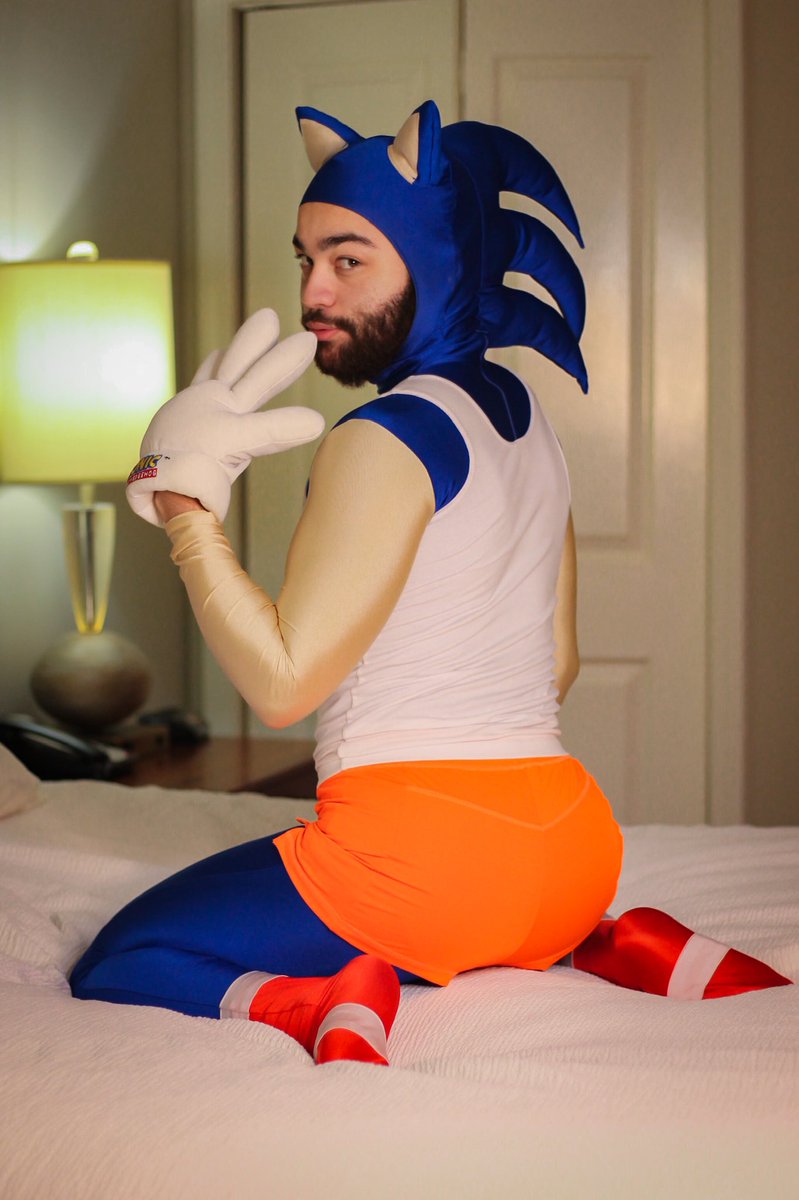 goodbye_eli's tweet photo. @Hooters Sonic The Hedghehog is ready to work at Femboy Hooters https://t.co/CLsx5kBlKm