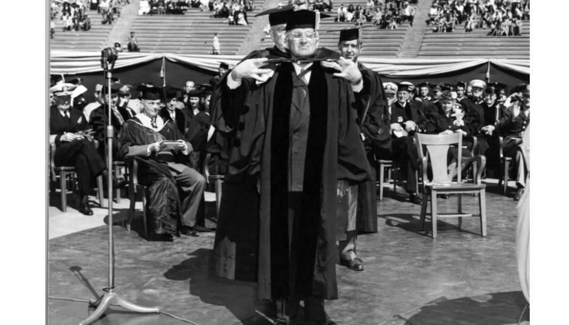 CalBearsHistory's tweet photo. On June 12, 1948, President Harry Truman received an honorary degree from @Cal and then spoke about American foreign policy during commencement ceremonies at California Memorial Stadium. https://t.co/B3Ormwc84E