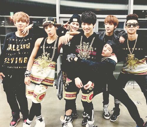 ExplicandoBTS's tweet image. 𝑂𝑆 𝑀𝐸𝐿𝐻𝑂𝑅𝐸𝑆 𝑀𝑂𝑀𝐸𝑁𝑇𝑂𝑆 𝐷𝑂 𝐵𝑇𝑆 — 𝑎 𝑡𝘩𝑟𝑒𝑎𝑑 ✧₊˚ 

#7ToEternityWithBTS