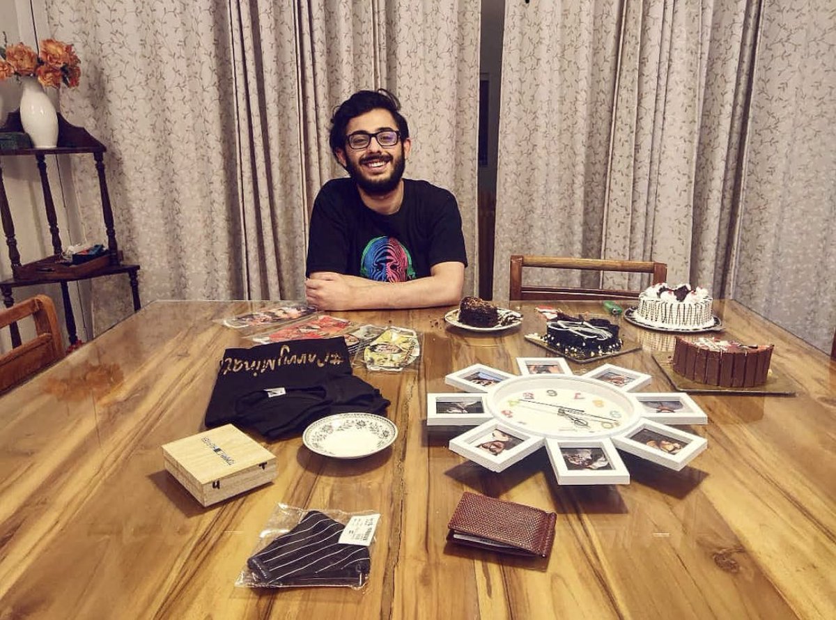 CarryMinati's tweet photo. Positive vibes only ❤️ https://t.co/Ex5qmFPi1M