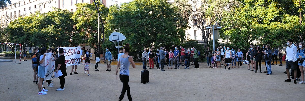 Sindicat Habitatge Casc Antic (@cascantic_shsc) on Twitter photo Comença la concentració al Forat! Comença la concentració al Forat!