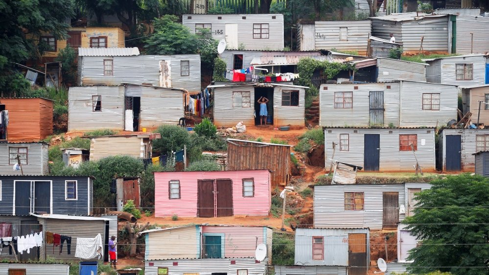 AJENews's tweet photo. Coronavirus pandemic exposes South Africa's 'brutal inequality' https://t.co/2c4bSV5LyP https://t.co/OjF1XpGpuB