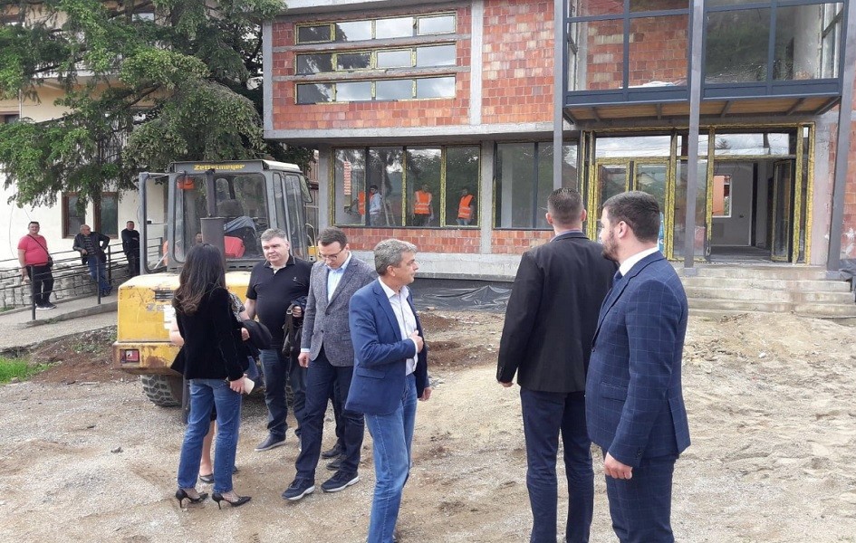 KancelarijaKiM's tweet photo. Петковић: Снажна и јака Србија може да обезбеди бољи живот Србима на Косову
https://t.co/G0gAbapEEP https://t.co/VIC5o96fne