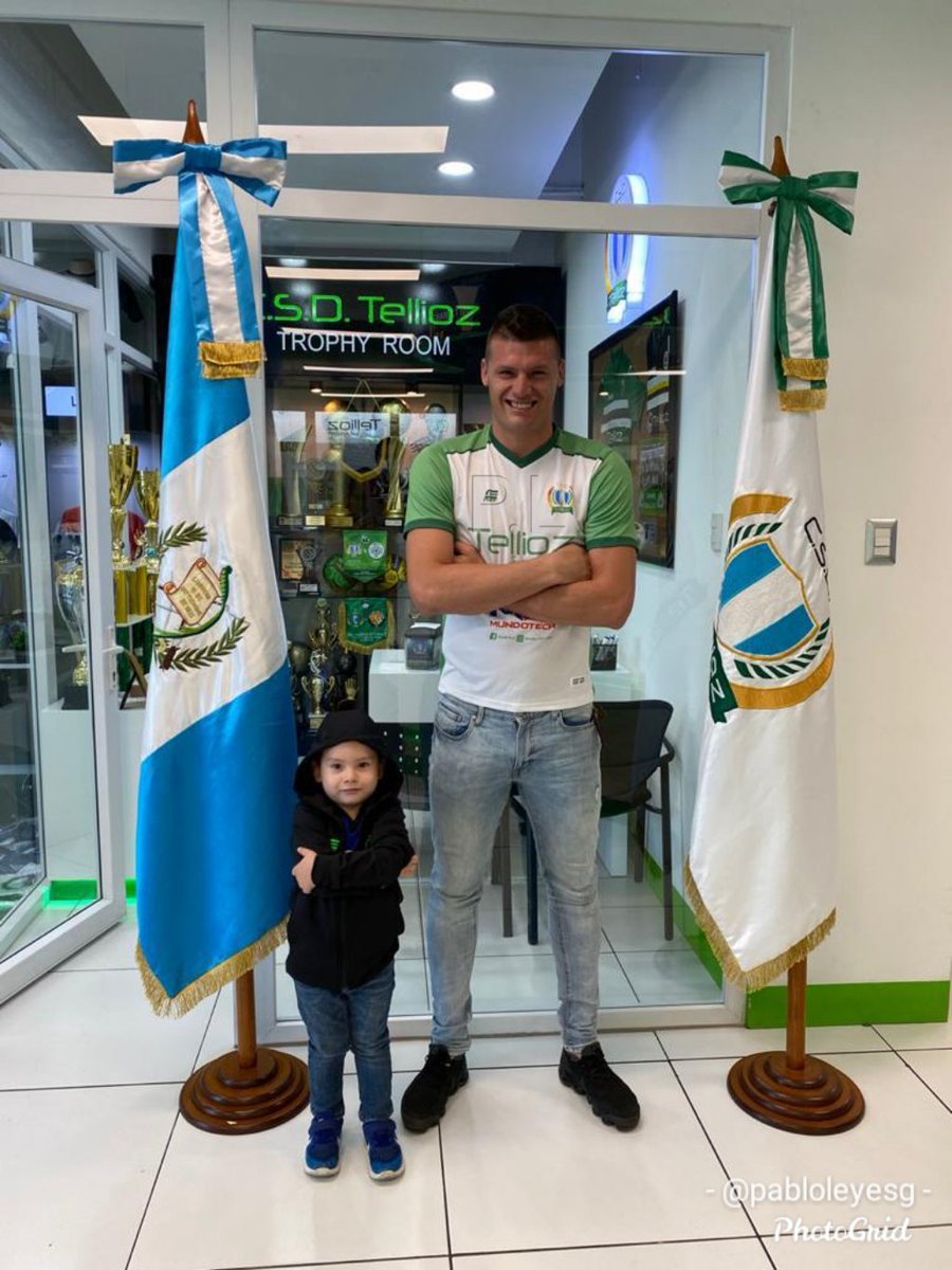 PABLOLEYESG's tweet photo. El defensor central paraguayo 🇵🇾 Orlando "El Ruso" Moreira @orlando52811723 ex campeón con el #CSDMunicipal 🔴🔴🔴 de #Guatemala 🇬🇹 es nuevo jugador del #CSDTellioz 🇳🇬 equipo de la primera división del mismo país. https://t.co/dRYqjFFof9
