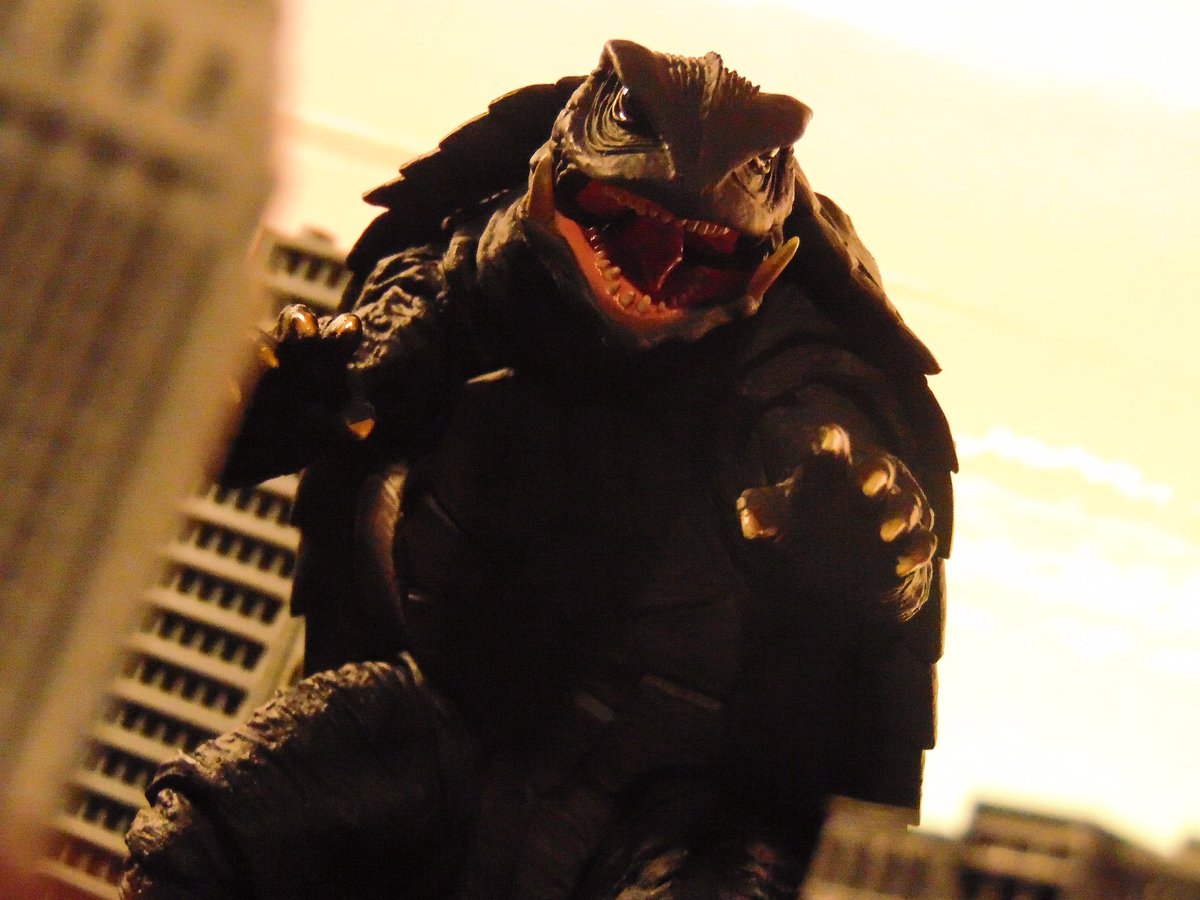 IamGojiShin's tweet photo. Gamera is here to save the day! 🐢

#gojira #godzilla #kingofthemonsters #tokusatsu #toho #daikaiju #kaiju #ゴジラ #シンゴジラ #Japan #Gamera #monsterarts #shma #shmonsterarts #TamashiiNations #toygraph #ToyPhotography #toyplanet #tokubros #Toyart #toycollector #diorama https://t.co/2qODZpXQa7