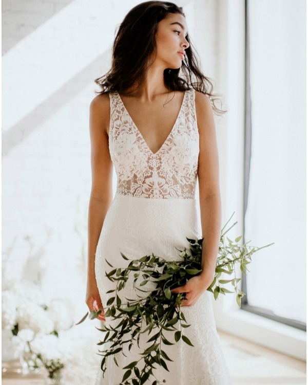aisletrends's tweet photo. A blend of classic chic and boho glam, this gown by @anaisanette is perfect for any type of wedding! Did you check out our blog post today featuring @anaisanette? Be sure to click the link in our bio to read it! 
And btw if you want to see even more #bridalstyleinspo, find me on https://t.co/9Kn0LgeIeK