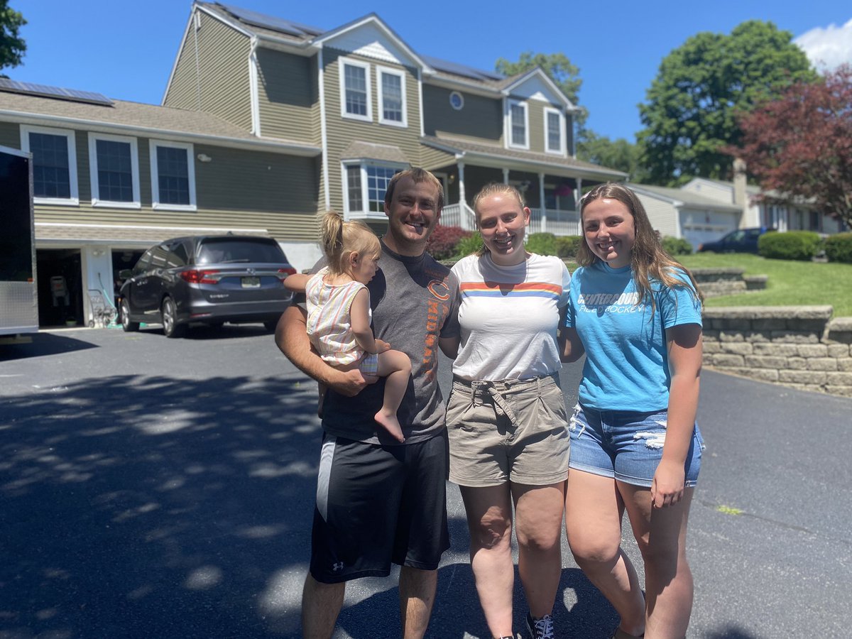 Bleslie_22's tweet photo. Love when you get a surprise visit from an amazing student! Samantha I am over the moon proud of you to find out that you are West Milford’s 2020 Valedictorian. Nothing fills my heart more than watching my students become adults! #youamazeme #WMPride #PKPride @MrsJVMiller https://t.co/RpRtJR9IHF